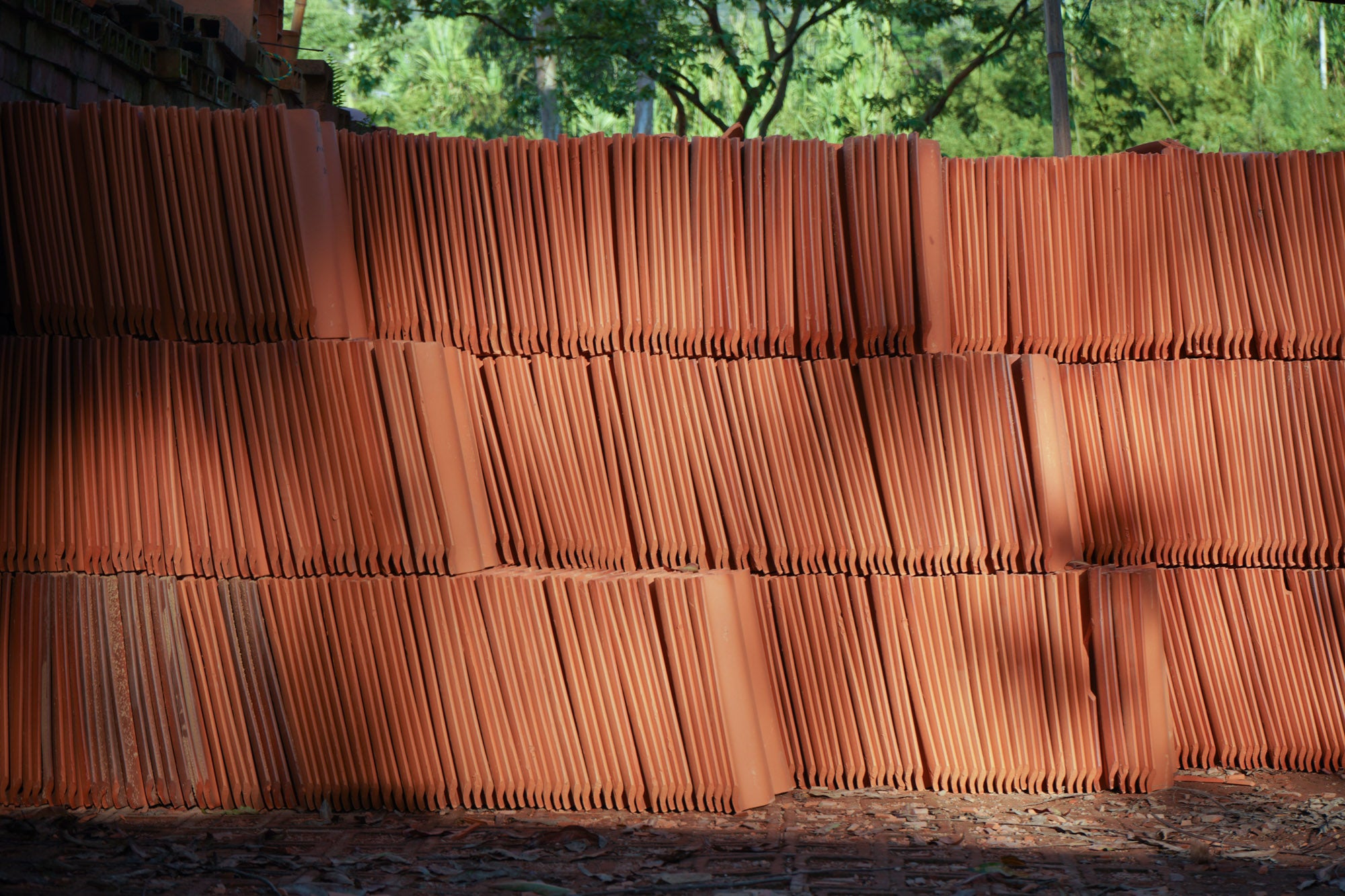 Teja S natural en arcilla o ceramica roja